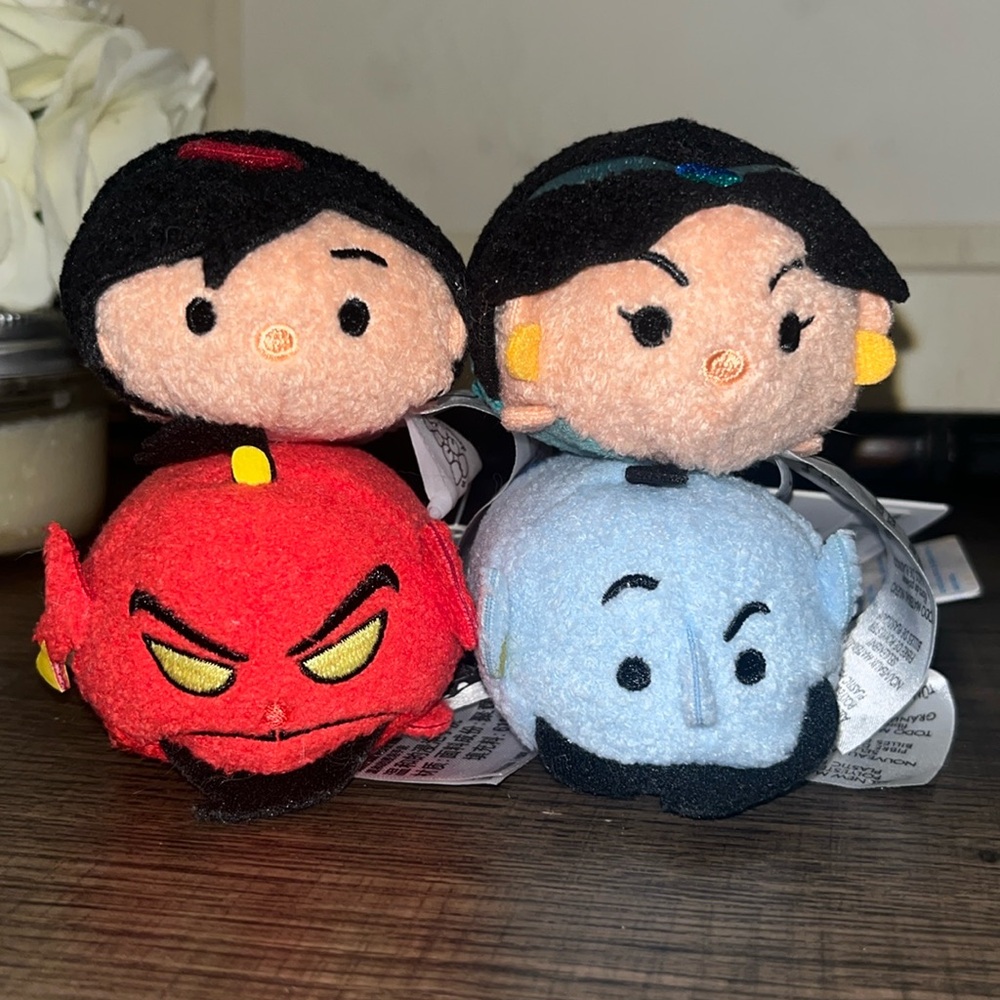 Disney Store Aladdin Tsum Tsum Mini Plush 3.5" Lot of 4 Jasmine Aladdin Genies